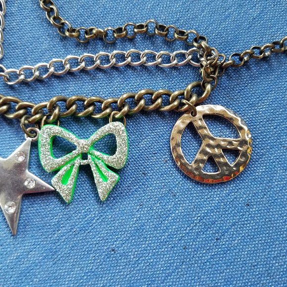 🪶Betseyville Luck-Theme 3-Chain Layered Feather Horse Butterfly Necklace - EPC - Picture 7 of 10